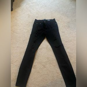 Hi I am Serenity Baker! I will be selling winter attire!